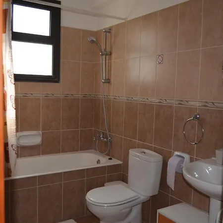 Faros A102 * פאפוס